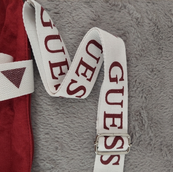 Small Guess Duffle Bag - Picture 3 of 8